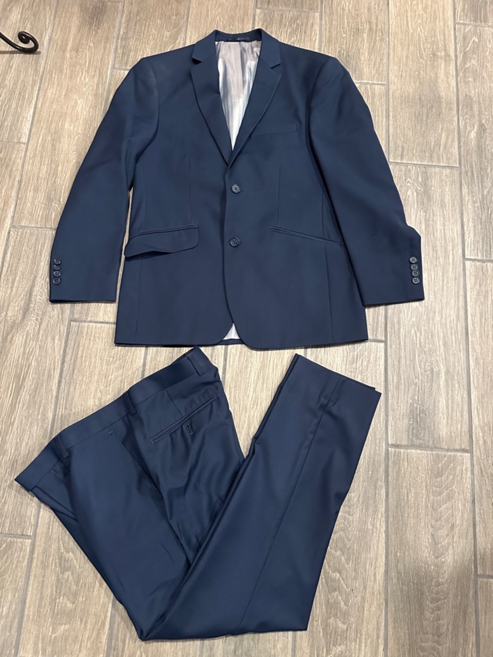 Renoir Classic Navy Men's Two-Piece Suit - Tailored Blazer & Trousers. 40/34